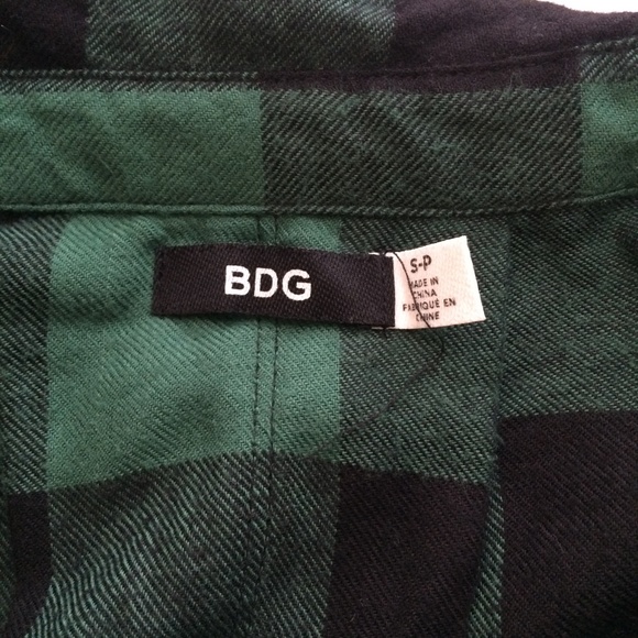 Urban Outfitters Flannel Green VNeck High Low Crop - Picture 4 of 6